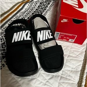 WOMEN'S NIKE TANJUN SPORT SANDALS